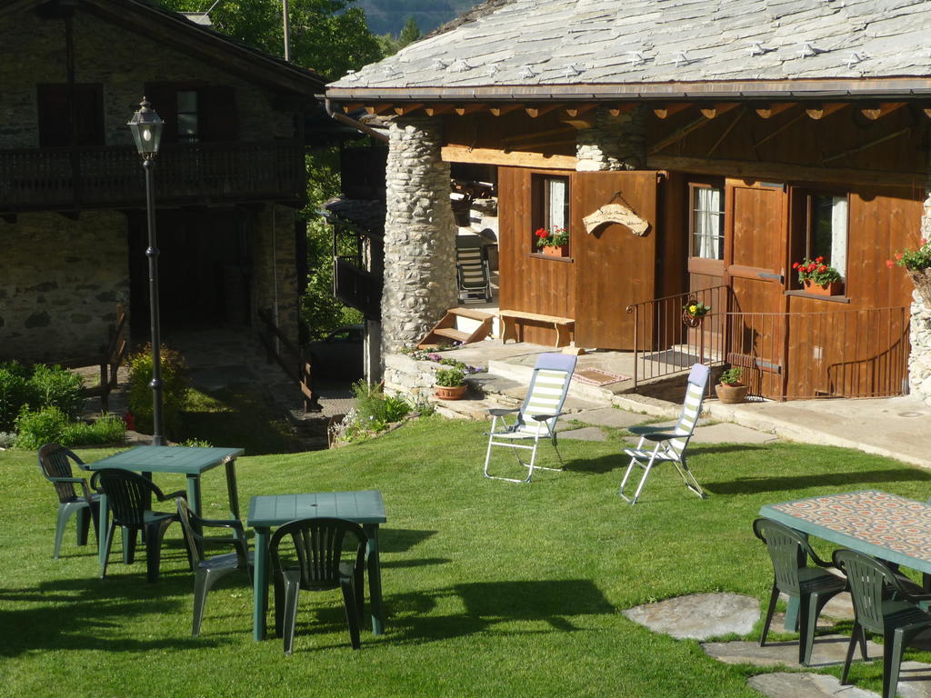 Bed and Breakfast Les Chevreuils Introd Exterior foto