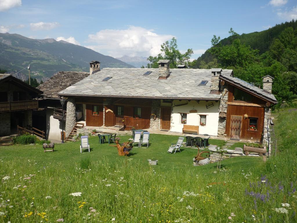 Bed and Breakfast Les Chevreuils Introd Exterior foto